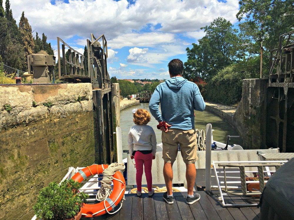 canal-du-midi-family-enjoying-locks
